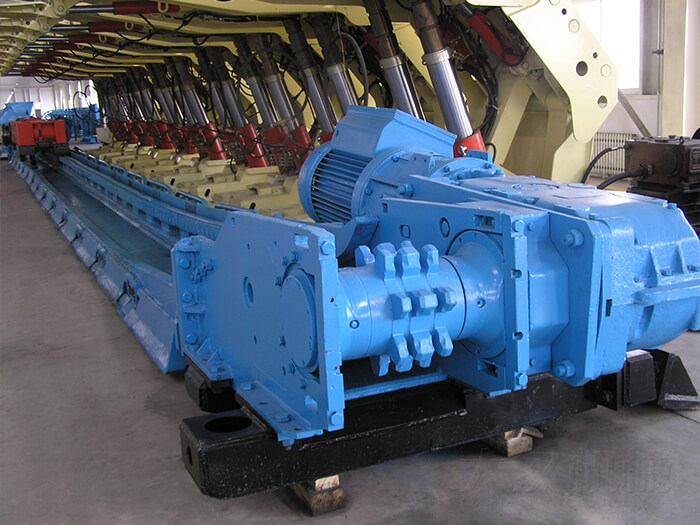 刮板鏈式（shì）輸送機